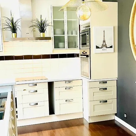 Cathedrale Jacuzzi Luxurious Lägenhet *