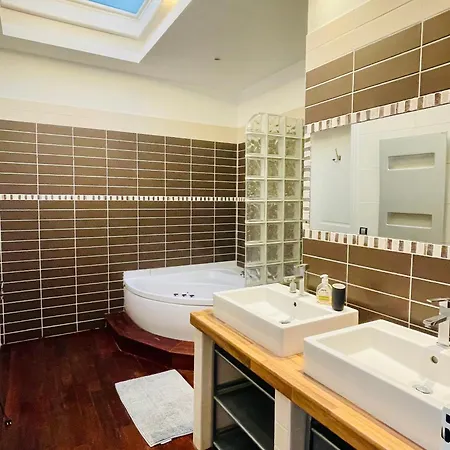 Cathedrale Jacuzzi Luxurious Reims