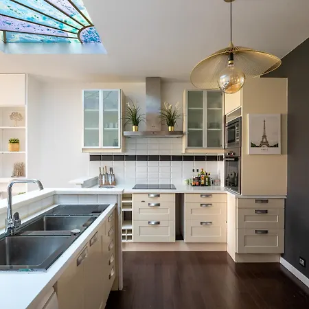 Cathedrale Jacuzzi Luxurious Appartement *